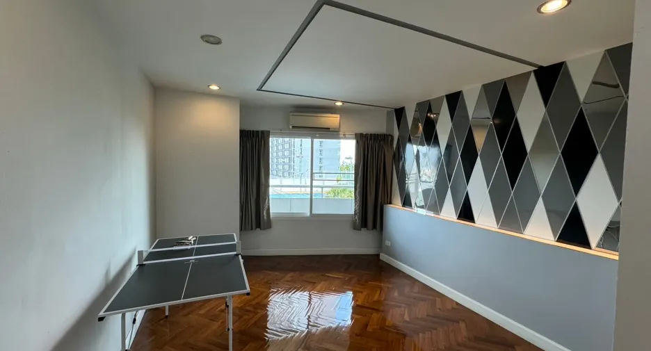 For sale 3 bedrooms condo in Bang Phlat, Bangkok