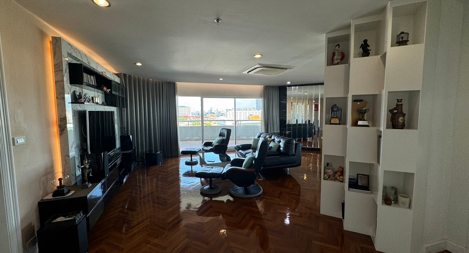 For sale 3 bedrooms condo in Bang Phlat, Bangkok