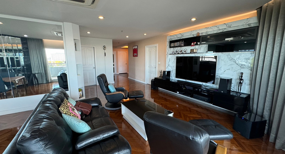 For sale 3 bedrooms condo in Bang Phlat, Bangkok