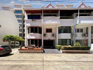 For sale 5 bedrooms townhouse in Hua Hin, Prachuap Khiri Khan