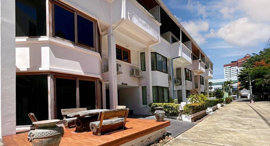 For sale 5 bedrooms townhouse in Hua Hin, Prachuap Khiri Khan