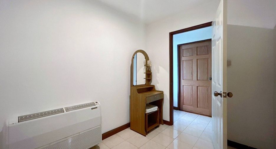 For sale 5 bedrooms townhouse in Hua Hin, Prachuap Khiri Khan