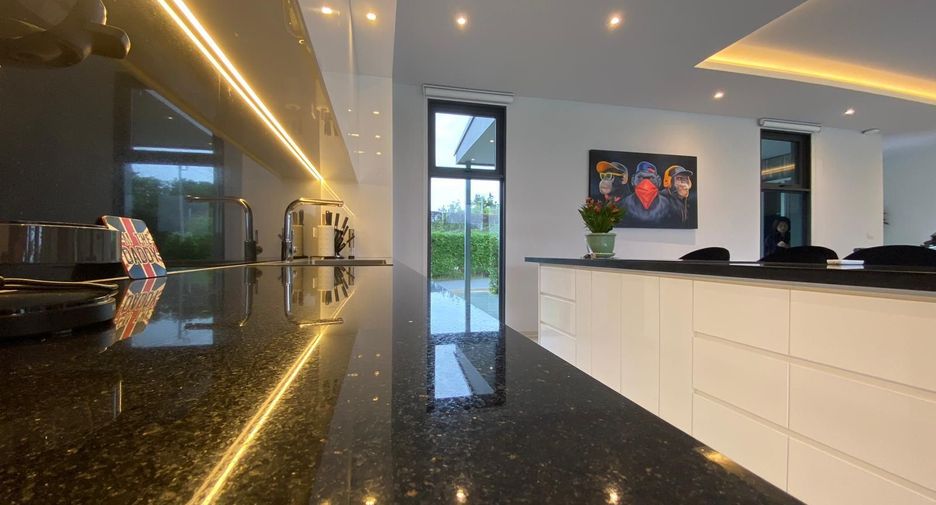For sale 4 bedrooms villa in Hua Hin, Prachuap Khiri Khan