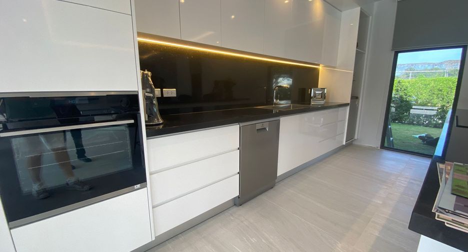 For sale 4 bedrooms villa in Hua Hin, Prachuap Khiri Khan