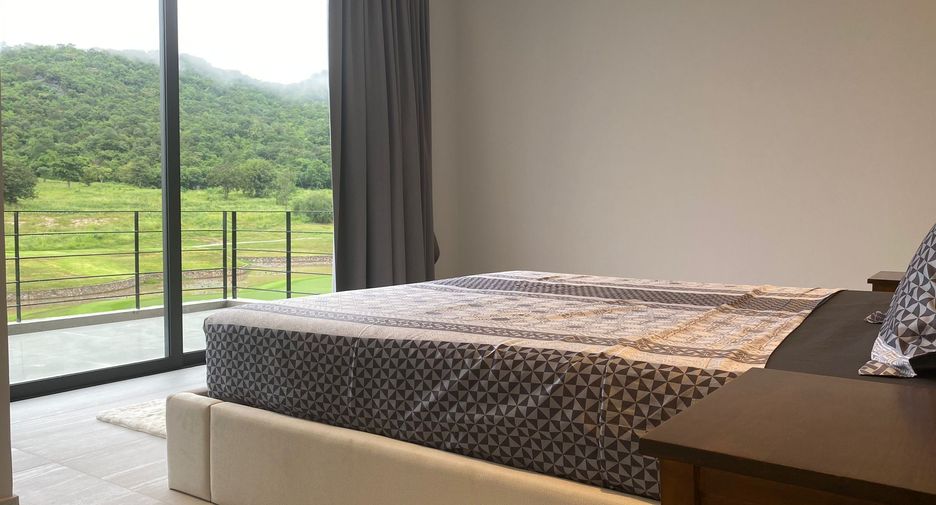 For sale 4 bedrooms villa in Hua Hin, Prachuap Khiri Khan
