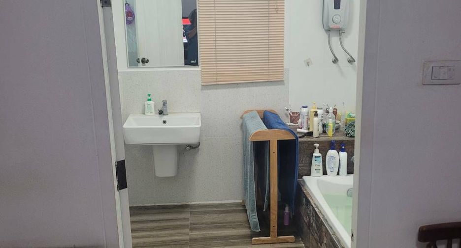 For sale 4 bedrooms house in Mueang Chiang Mai, Chiang Mai