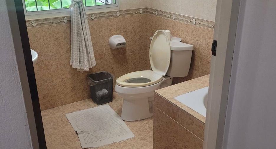 For sale 4 bedrooms house in Mueang Chiang Mai, Chiang Mai