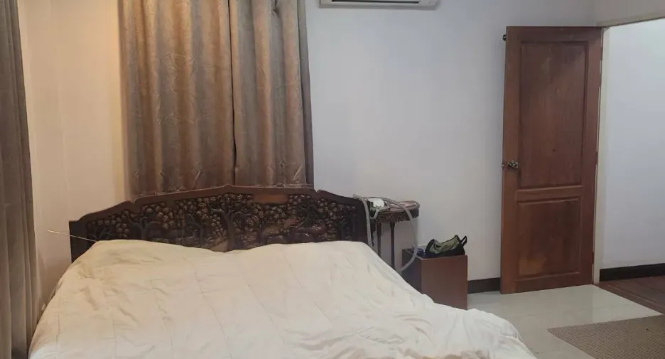 For sale 4 bedrooms house in Mueang Chiang Mai, Chiang Mai