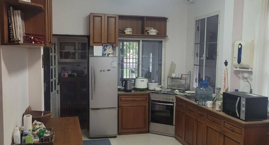 For sale 4 bedrooms house in Mueang Chiang Mai, Chiang Mai
