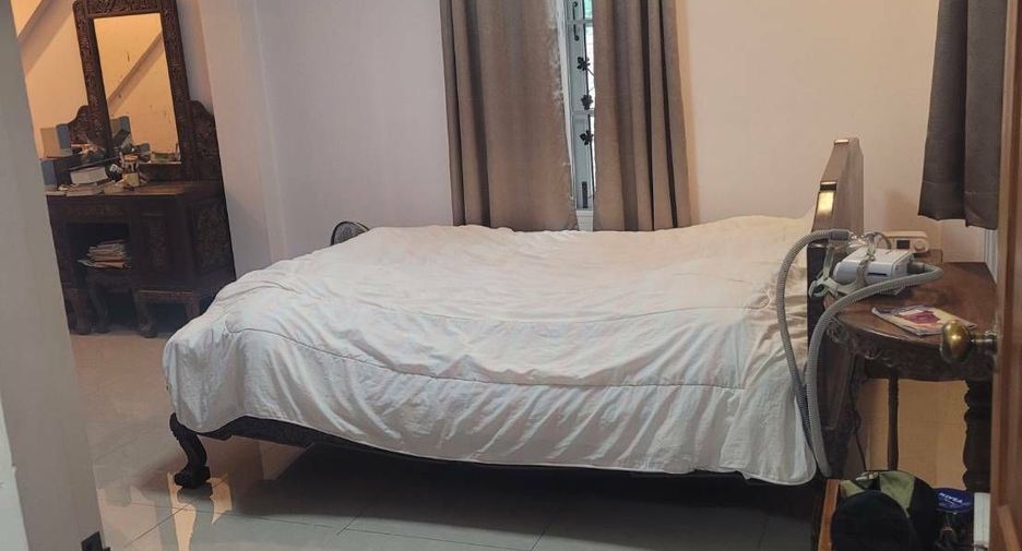 For sale 4 bedrooms house in Mueang Chiang Mai, Chiang Mai