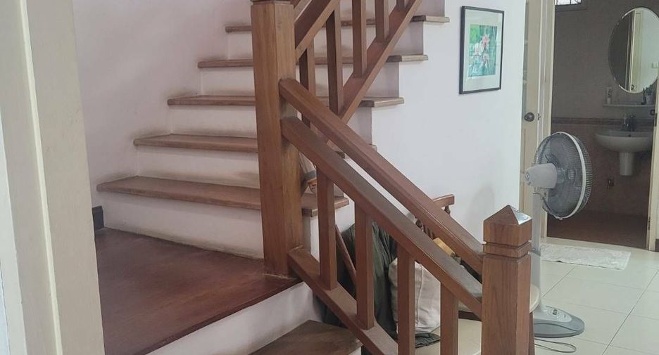 For sale 4 bedrooms house in Mueang Chiang Mai, Chiang Mai