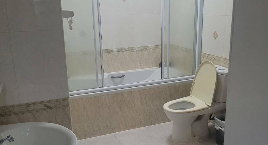 For sale 4 bedrooms house in Mueang Chiang Mai, Chiang Mai
