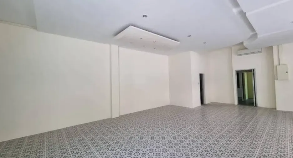 For sale and for rent 5 bedrooms retail Space in Bang Lamung, Chonburi