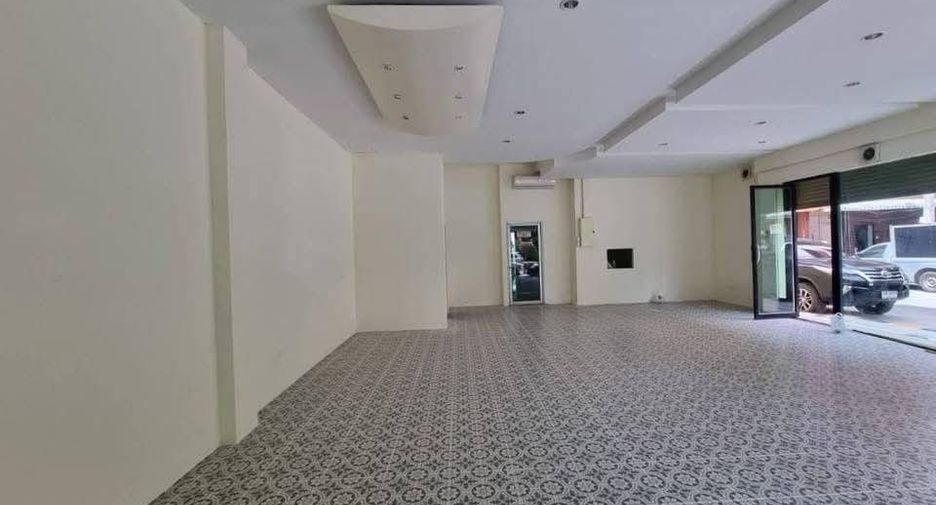 For sale and for rent 5 bedrooms retail Space in Bang Lamung, Chonburi