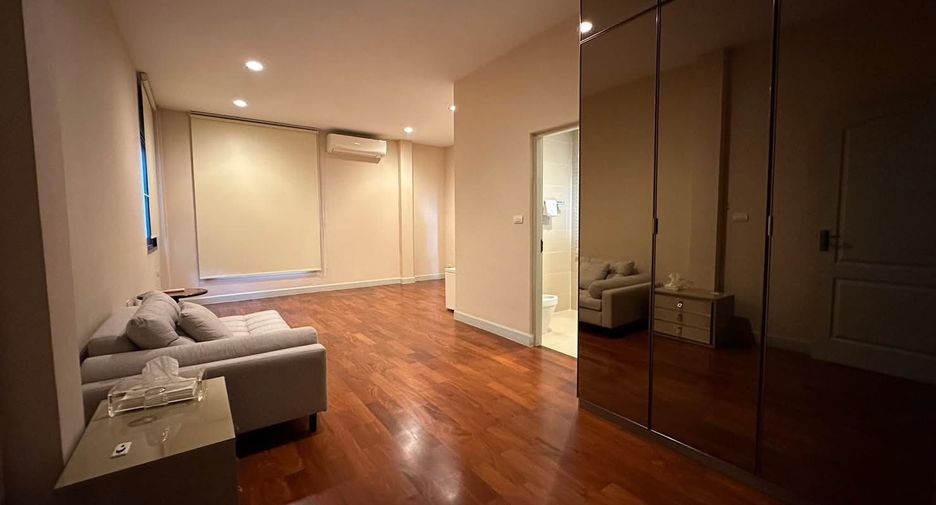 For sale and for rent 5 bedrooms house in Khan Na Yao, Bangkok