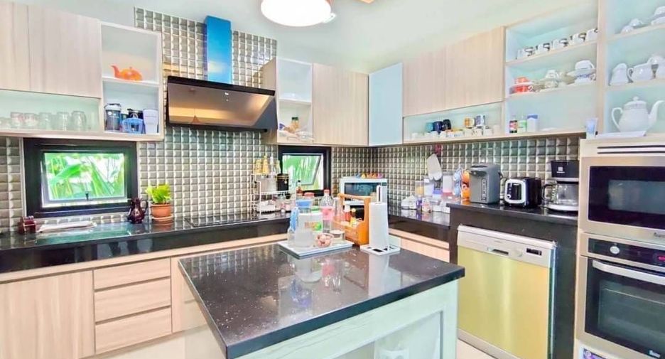 Casa en venta de 4 habitaciones en Saraphi, Chiang Mai