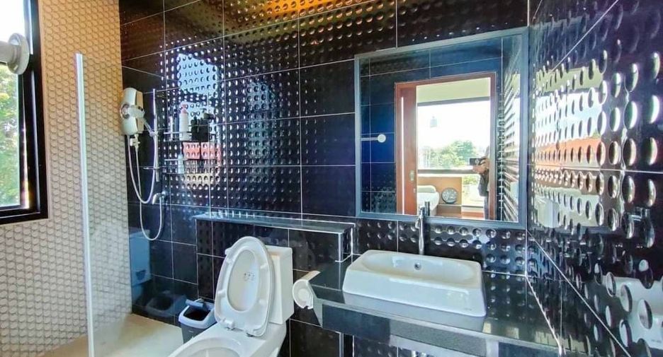 Casa en venta de 4 habitaciones en Saraphi, Chiang Mai