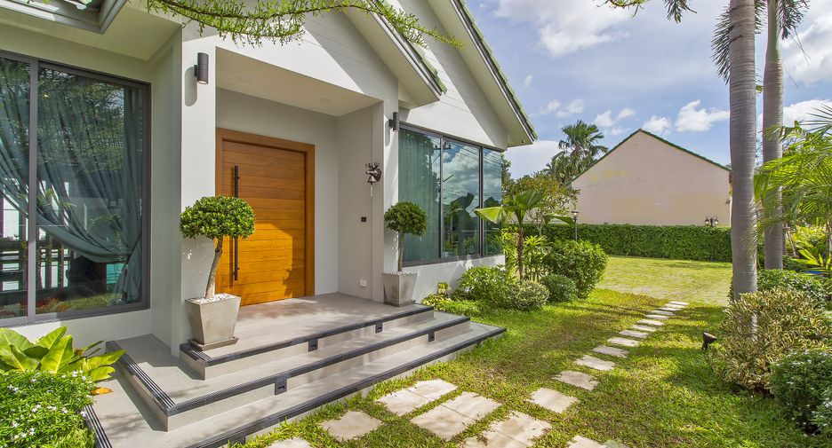 For rent 4 bedrooms villa in Bang Lamung, Chonburi