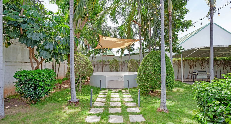 For rent 4 bedrooms villa in Bang Lamung, Chonburi