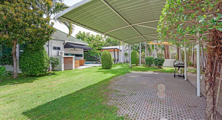 For rent 4 bedrooms villa in Bang Lamung, Chonburi