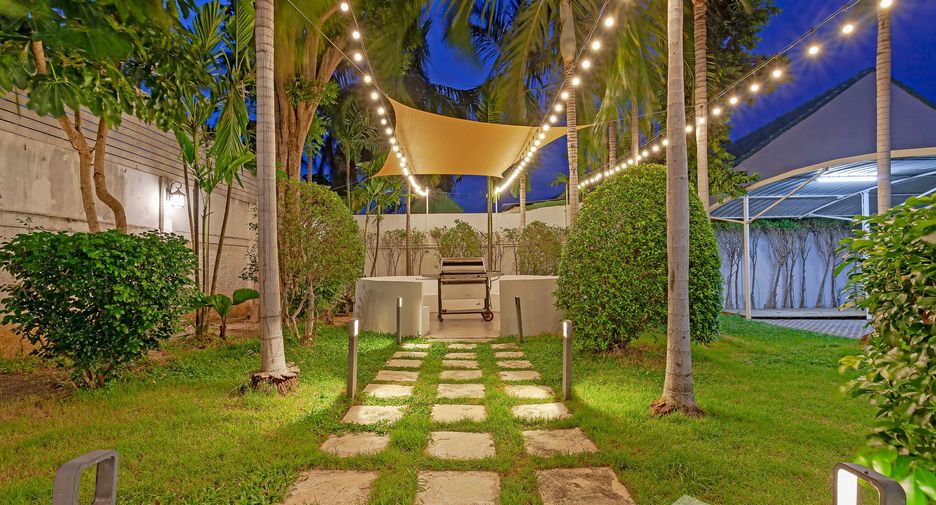 For rent 4 bedrooms villa in Bang Lamung, Chonburi