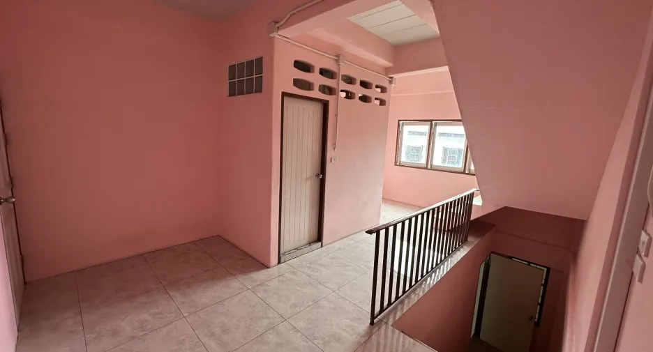 À vendre et à louer 2 chambres maison de ville à Bang Khen, Bangkok