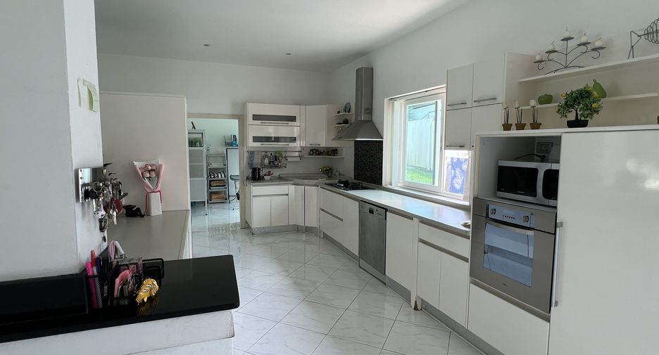 For sale 4 bedrooms villa in Mueang Phuket, Phuket