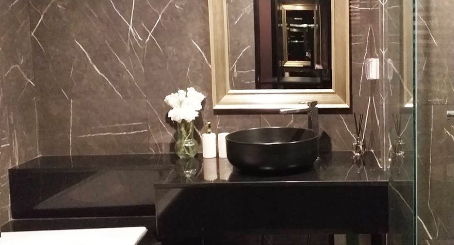 For sale 2 bedrooms condo in Phaya Thai, Bangkok