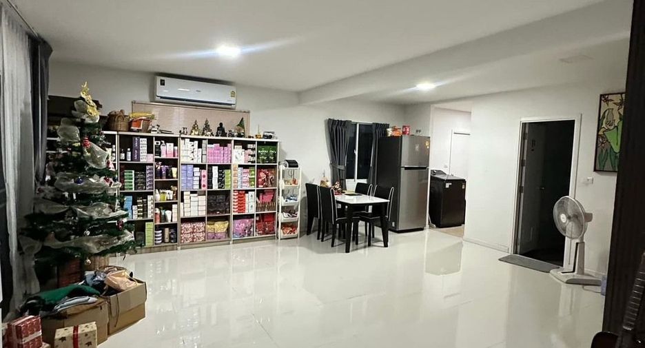Casa en alquiler de 3 habitaciones en Bang Lamung, Chonburi