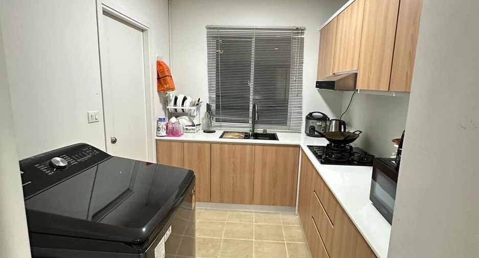 Casa en alquiler de 3 habitaciones en Bang Lamung, Chonburi