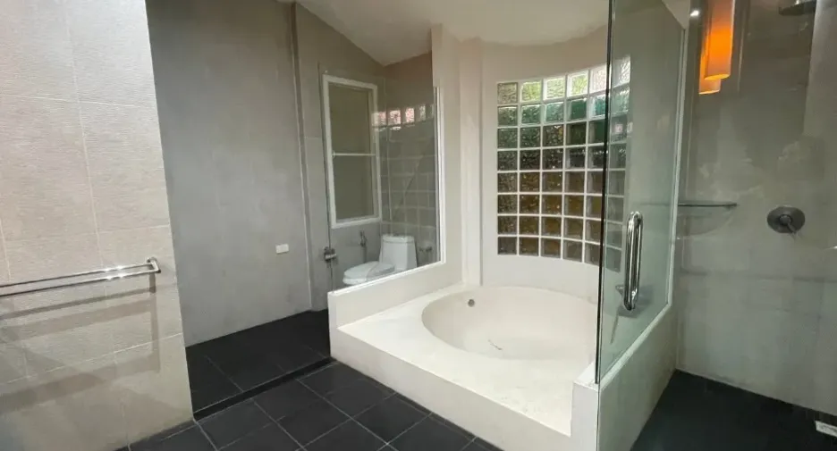 For rent 3 bedrooms villa in Mueang Phuket, Phuket