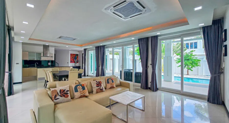 For sale 4 bedrooms villa in Bang Lamung, Chonburi