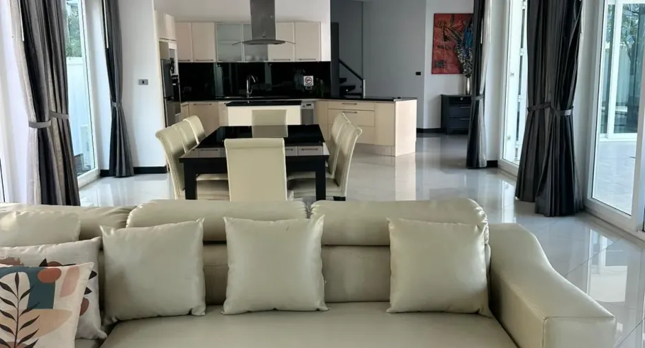 For sale 4 bedrooms villa in Bang Lamung, Chonburi