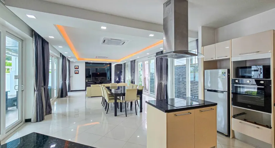 For sale 4 bedrooms villa in Bang Lamung, Chonburi