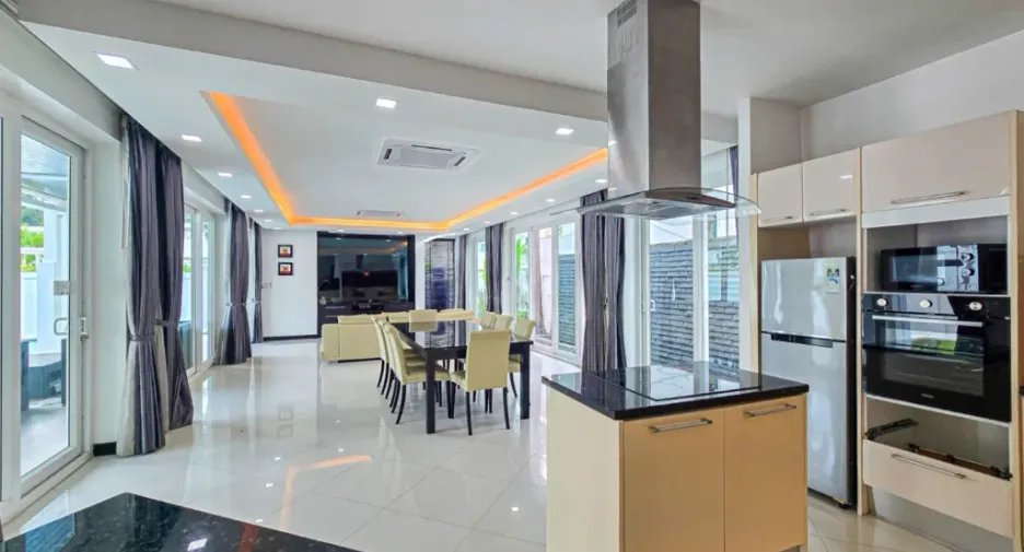 For sale 4 bedrooms villa in Bang Lamung, Chonburi