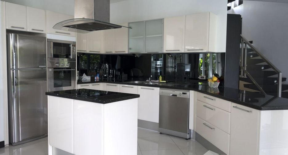 For sale 4 bedrooms villa in Bang Lamung, Chonburi