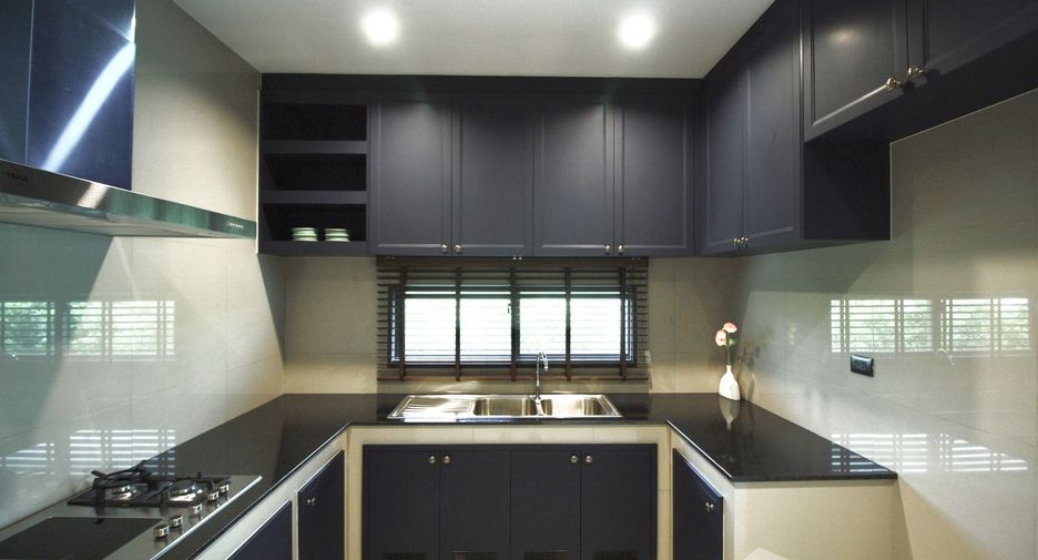 For sale and for rent 5 bedrooms villa in Bang Phli, Samut Prakan