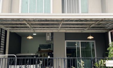Casa adosada en venta de 3 habitaciones en Sai Mai, Bangkok