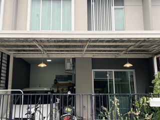 Casa adosada en venta de 3 habitaciones en Sai Mai, Bangkok