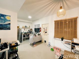 Casa adosada en venta de 3 habitaciones en Sai Mai, Bangkok