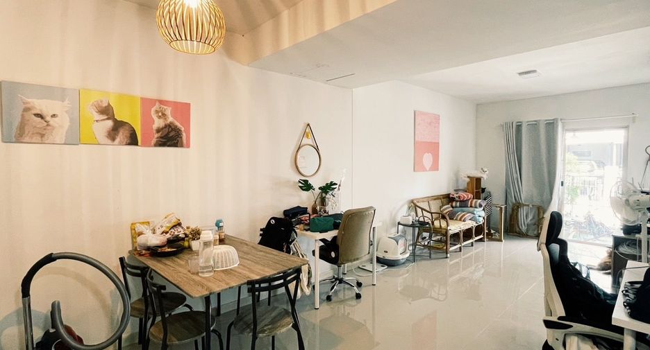 Casa adosada en venta de 3 habitaciones en Sai Mai, Bangkok