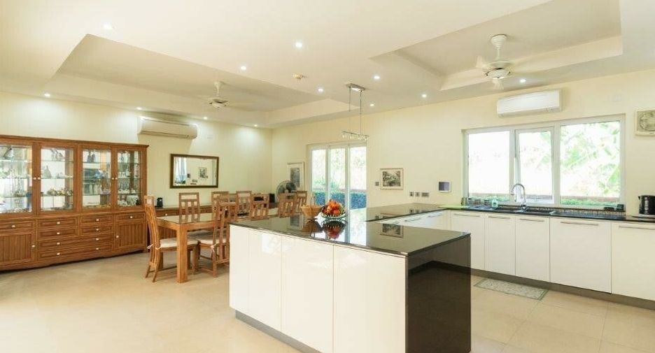 For sale 5 bedrooms villa in Hua Hin, Prachuap Khiri Khan