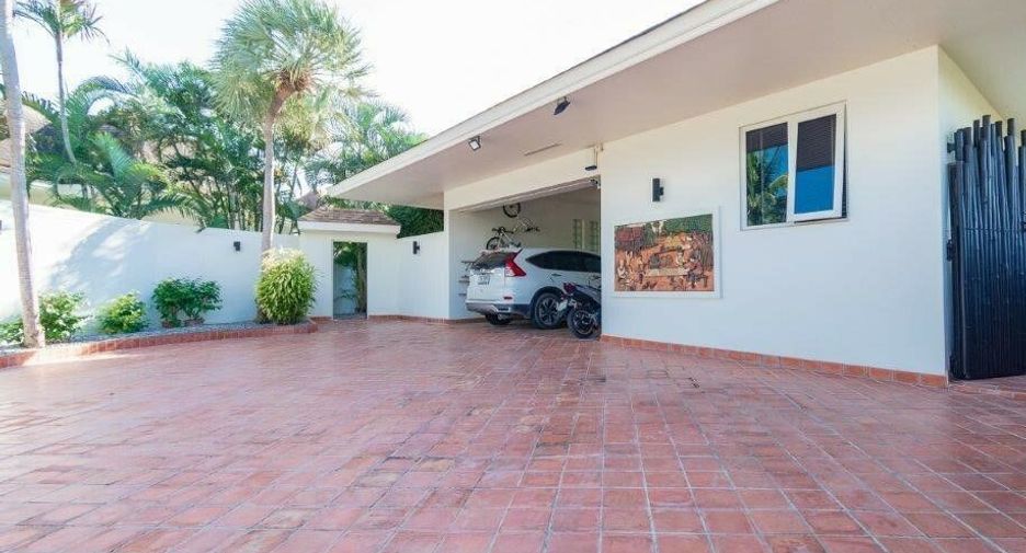 For sale 5 bedrooms villa in Hua Hin, Prachuap Khiri Khan