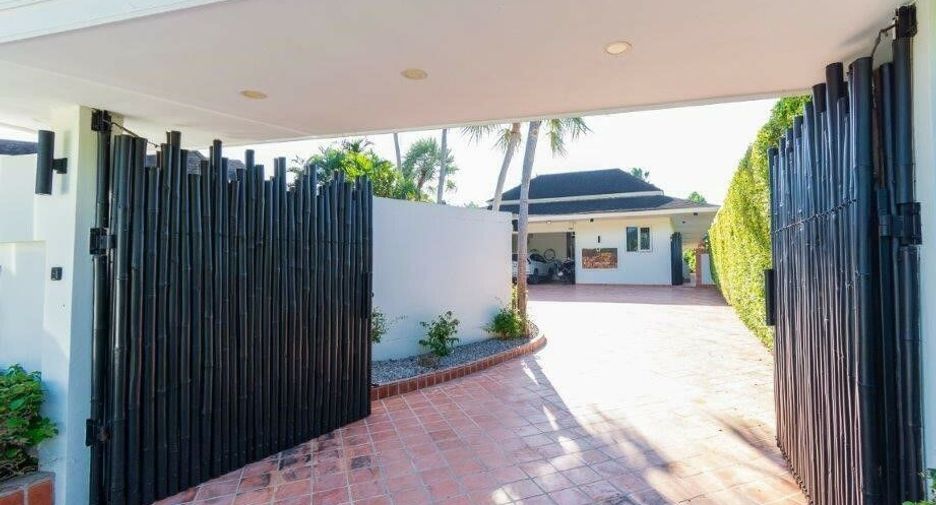For sale 5 bedrooms villa in Hua Hin, Prachuap Khiri Khan