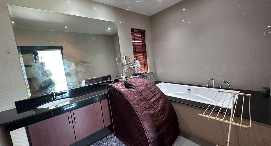 For sale 3 bedrooms villa in Mueang Phuket, Phuket