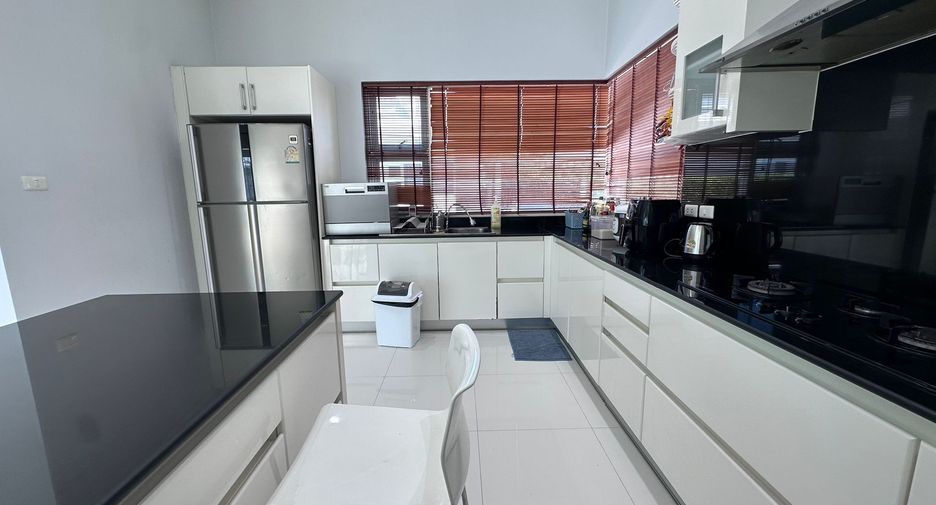 For sale 3 bedrooms villa in Mueang Phuket, Phuket