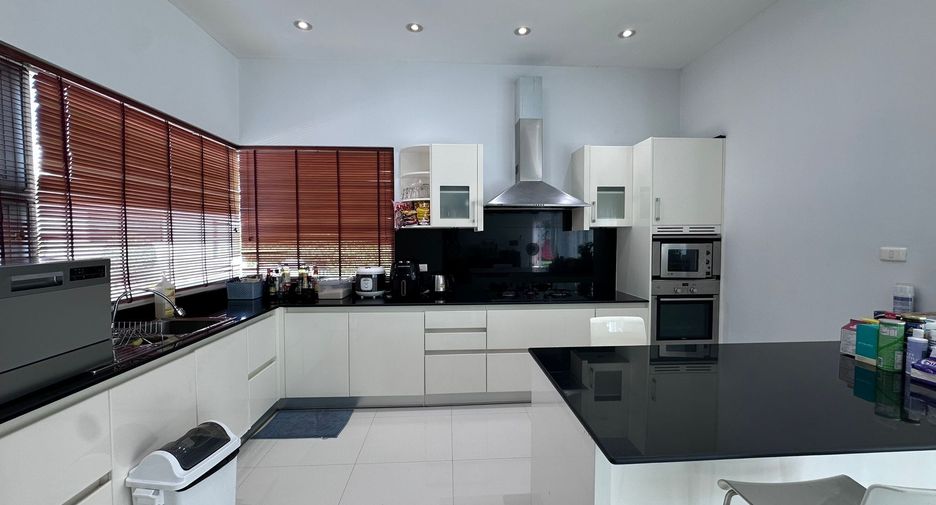 For sale 3 bedrooms villa in Mueang Phuket, Phuket