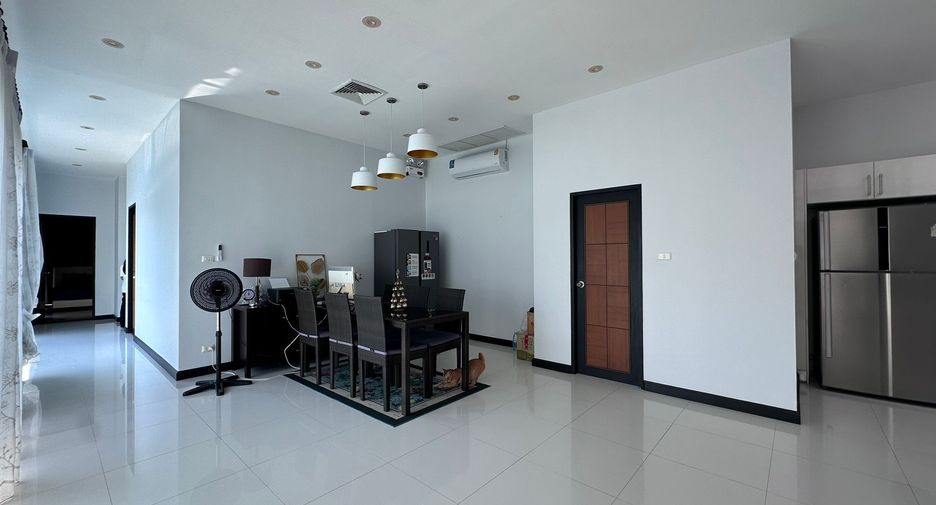 For sale 3 bedrooms villa in Mueang Phuket, Phuket