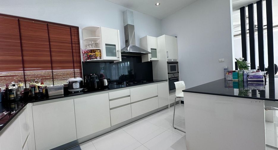 For sale 3 bedrooms villa in Mueang Phuket, Phuket
