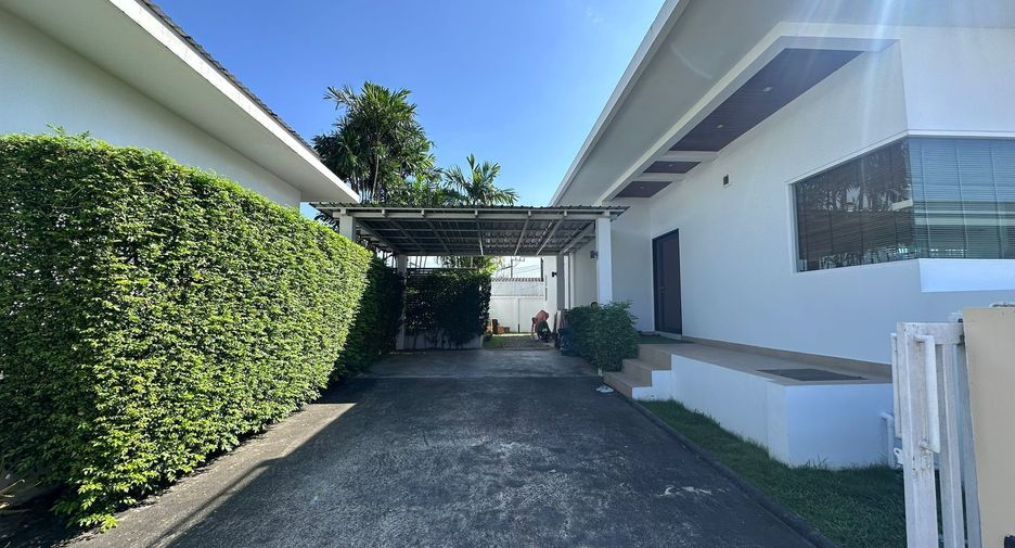 For sale 3 bedrooms villa in Mueang Phuket, Phuket